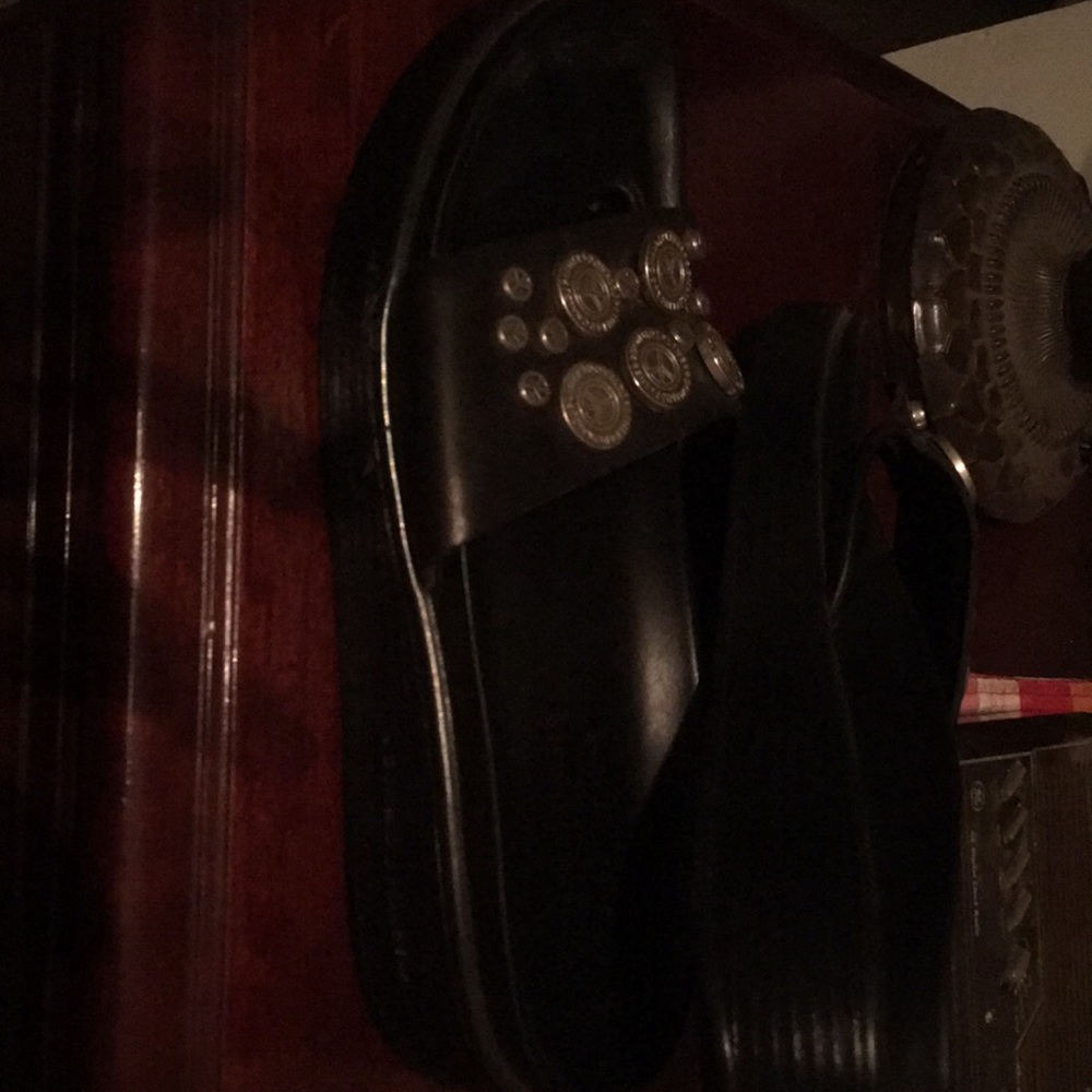 Donald pliner size 7 . 45.00